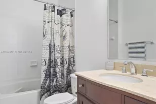 10012 NW 7th St, Miami, FL 33172 - Photo 41