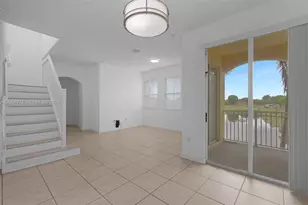 10012 NW 7th St, Miami, FL 33172 - Photo 11