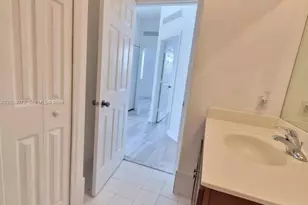 10012 NW 7th St, Miami, FL 33172 - Photo 35