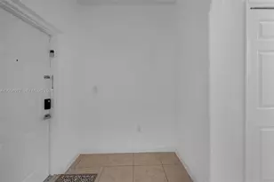 10012 NW 7th St, Miami, FL 33172 - Photo 7