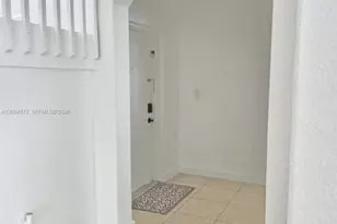 10012 NW 7th St, Miami, FL 33172 - Photo 9