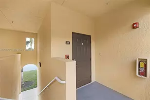 10012 NW 7th St, Miami, FL 33172 - Photo 9