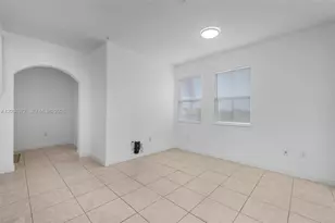 10012 NW 7th St, Miami, FL 33172 - Photo 13