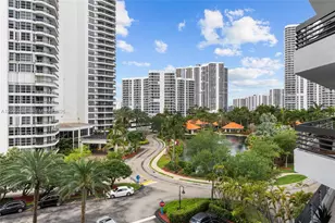 19195 NE Mystic Pointe Dr, Aventura, FL 33180 - Photo 13