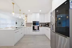 740 SW 7th Ave, Hallandale Beach, FL 33009 - Photo 9