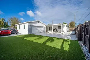 740 SW 7th Ave, Hallandale Beach, FL 33009 - Photo 23