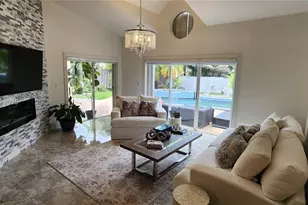 19922 NW 88th Ave, Hialeah, FL 33018 - Photo 7