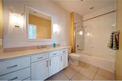 2001 Biscayne Blvd #2520, Miami, FL 33137 - Photo 23