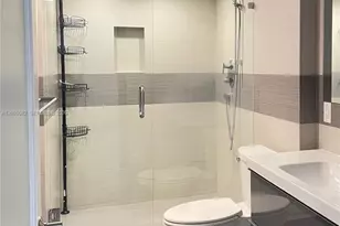 660 Tennis Club Dr, Fort Lauderdale, FL 33311 - Photo 13