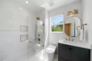 130 NE 45th St, Miami, FL 33137 - Photo 21