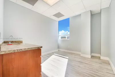 135 San Lorenzo Ave #720, Coral Gables, FL 33146 - Photo 3