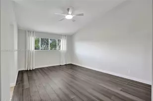 2062 E Discovery Cir E, Deerfield Beach, FL 33442 - Photo 13