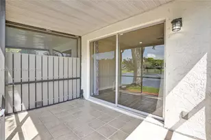 2062 E Discovery Cir E, Deerfield Beach, FL 33442 - Photo 25