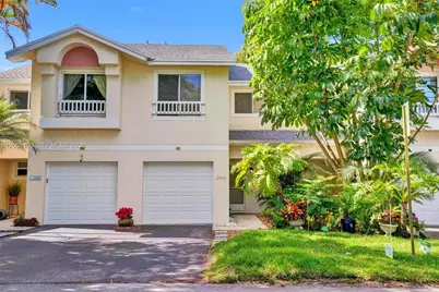 2062 E Discovery Cir E, Deerfield Beach, FL 33442 - Photo 3