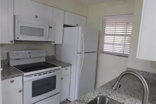 2890 N Oakland Forest Dr, Oakland Park, FL 33309 - Photo 5