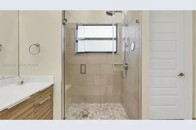 16051 NW 87th Ct, Miami Lakes, FL 33018 - Photo 13