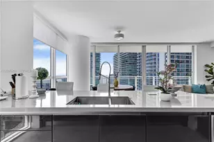 1080 Brickell Ave, Miami, FL 33131 - Photo 11