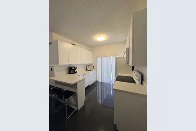 8019 Lake Dr #103, Doral, FL 33166 - Photo 9