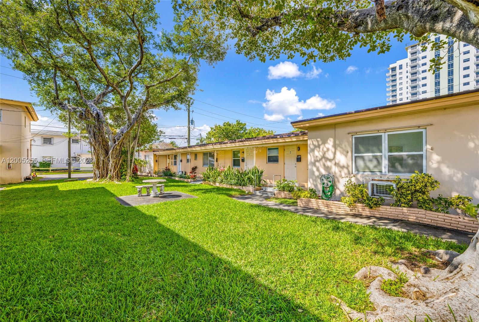 1708 Van Buren St #6 main architectural view