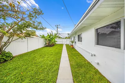 1320 NE 27th Ave #2, Pompano Beach, FL 33062 - Photo 11