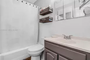 901 SW 11th Ave, Hallandale Beach, FL 33009 - Photo 11