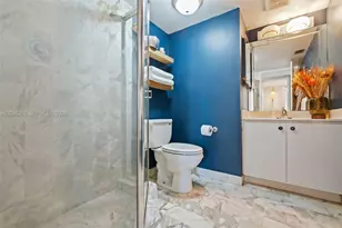 2555 Collins Ave, Miami Beach, FL 33140 - Photo 21