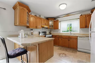 1066 Highlands Dr, Naples, FL 34103 - Photo 13