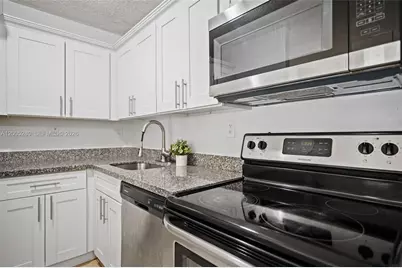 7195 NW 179th St #106, Hialeah, FL 33015 - Photo 5