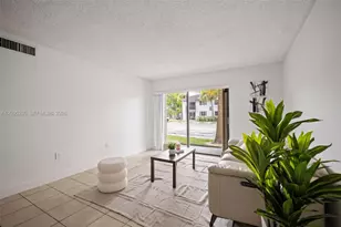 7195 NW 179th St, Hialeah, FL 33015 - Photo 9