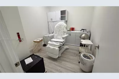 10890 NW 17th St, Sweetwater, FL 33172 - Photo 11