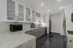 9048 Carlyle Ave, Surfside, FL 33154 - Photo 5