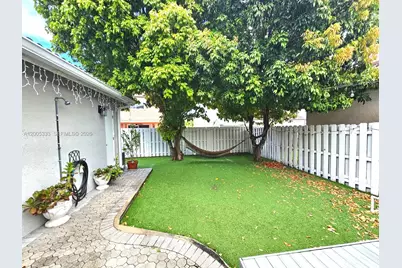 15429 SW 92nd St, Miami, FL 33196 - Photo 9