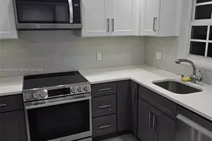 660 Tennis Club Dr, Fort Lauderdale, FL 33311 - Photo 11