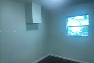 554 NE 74th St, Miami, FL 33138 - Photo 11