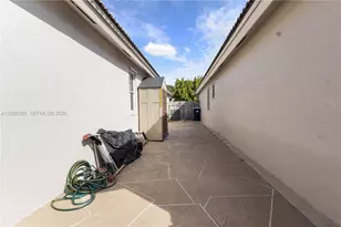 8218 SW 163rd Pl, Miami, FL 33193 - Photo 23