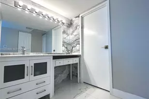 100 Bayview Dr, Sunny Isles Beach, FL 33160 - Photo 13