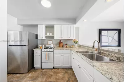 31 NW 108th Ct, Miami, FL 33172 - Photo 5