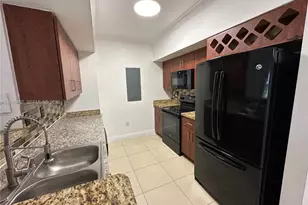 215 SW 117th Terrace, Pembroke Pines, FL 33025 - Photo 5