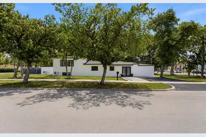 1810 NE 161st St, North Miami Beach, FL 33162 - Photo 3