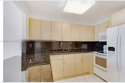 2301 Collins Ave #817, Miami Beach, FL 33139 - Photo 5