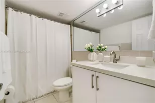 8401 NW 8th St, Miami, FL 33126 - Photo 21