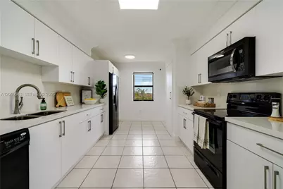 8401 NW 8 St #401, Miami, FL 33126 - Photo 7