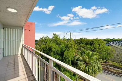 8401 NW 8 St #401, Miami, FL 33126 - Photo 29