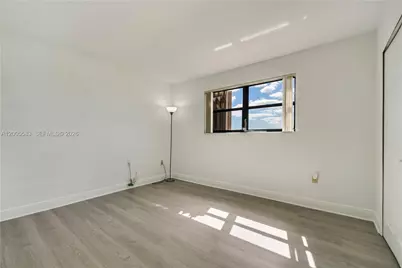 8401 NW 8 St #401, Miami, FL 33126 - Photo 15