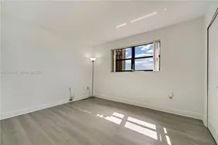 8401 NW 8th St, Miami, FL 33126 - Photo 15