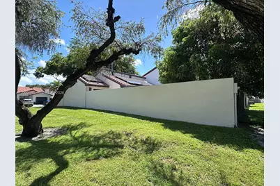 6633 NW 178th Ter, Hialeah, FL 33015 - Photo 7