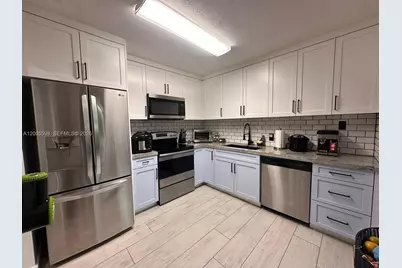 6633 NW 178th Ter, Hialeah, FL 33015 - Photo 15
