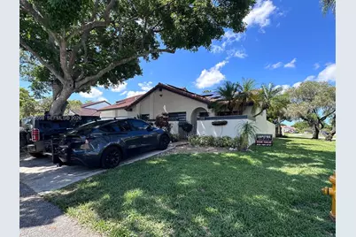 6633 NW 178th Ter, Hialeah, FL 33015 - Photo 3