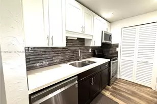 230 Lakeview Dr, Weston, FL 33326 - Photo 7
