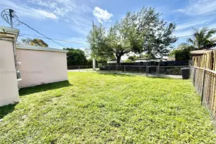 1698 NE 177th St, North Miami Beach, FL 33162 - Photo 19